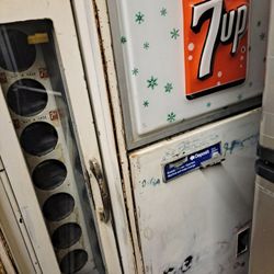8oz Bottle 7-up Vintage Soda Machine