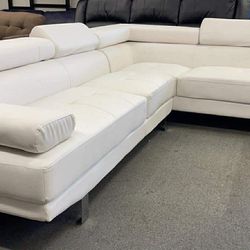 New 105x77 Sectional Couch / Free Delivery 