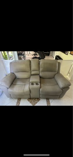 Electronic Reclining couch. (No Pets)