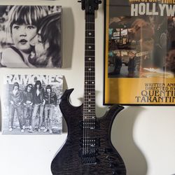 https://offerup.com/redirect/?o=Qi5DLlJJQ0g= WAVE NJ NT Electric Guitar