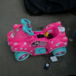 A Beautiful Disney Car With Mikey On It, Comes With Charger (NO SHIPPING)