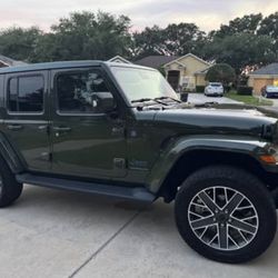 Jeep OEM Tires - Full Set - Excellent Condition