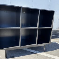 Furniture / Bookshelf