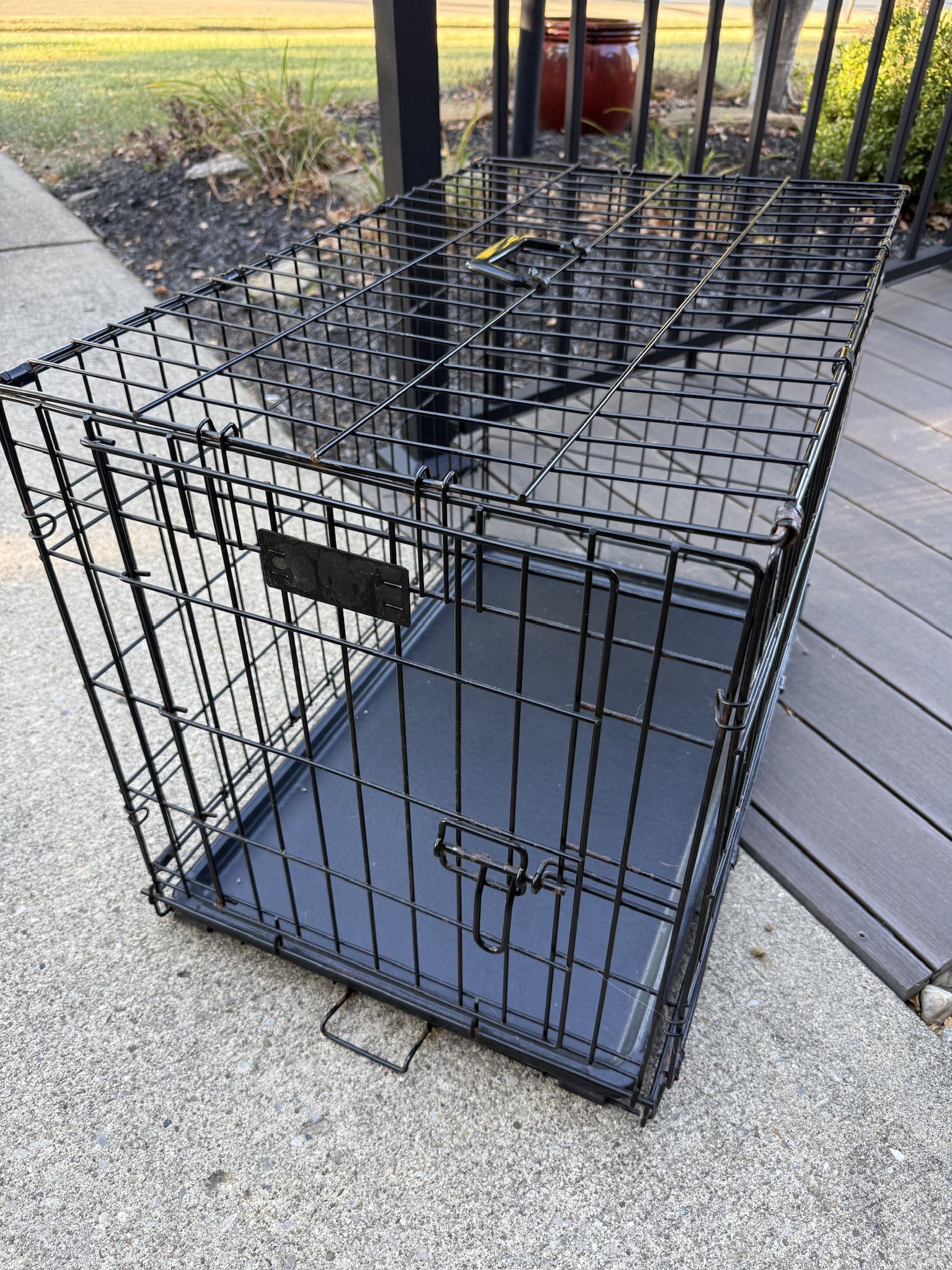 Large 30x22x19” Dog Crate with Tray in great shape! Collapses easily for storage or transport!