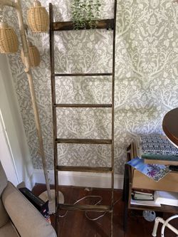 Distressed Blanket Ladder