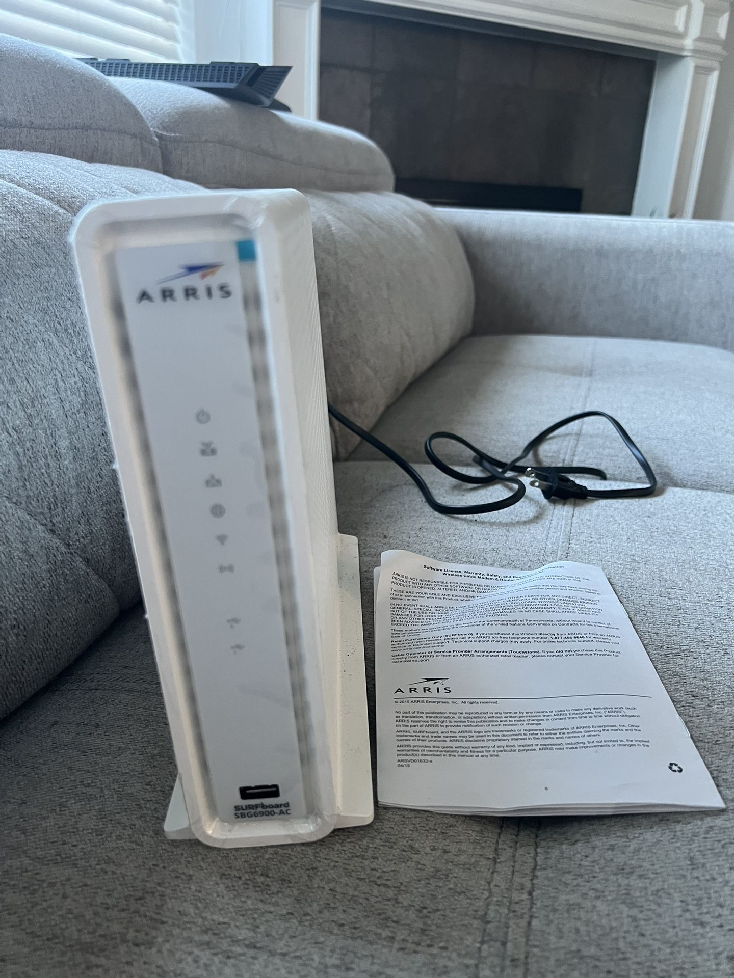 ARRIS SURFboard SBG6900AC Docsis 3.0 16x4 Cable Modem/ Wi-Fi AC1900 Router