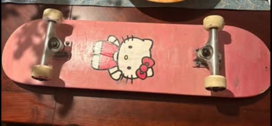 Hello Kitty Skateboard – Good Condition