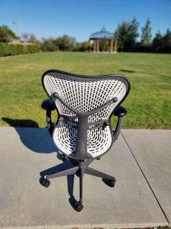 Herman Miller Mirra chair works excellent Mild Wear