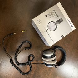 Beyerdynamic DT880 PRO Studio Headphones