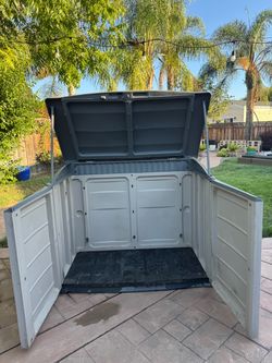 Outdoor storage shed