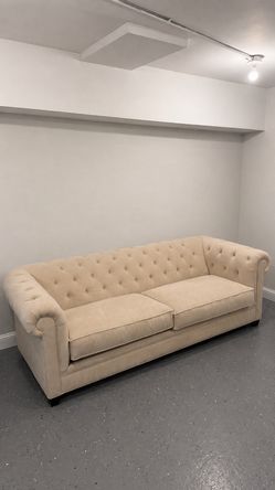 Martha Stewart Saybridge Sofa – Beige Tufted Chesterfield Couch