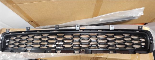 OEM Jeep Grand Cherokee L Lower Front Bumper Grille (2021-2024)
