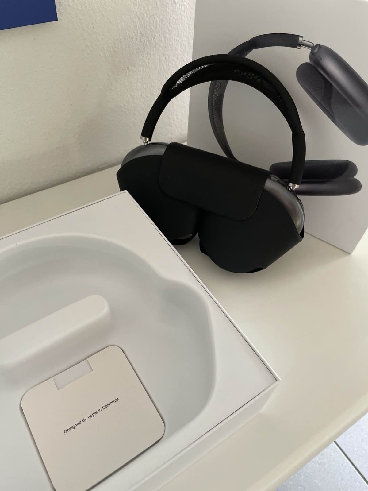 AirPod Maxes Black