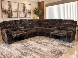 Beautiful Plush Reclining Sectional
