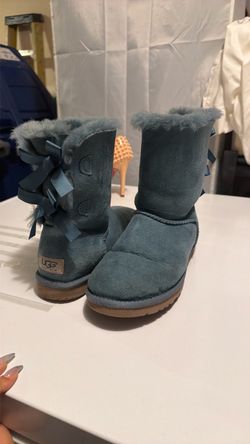 UGG bow