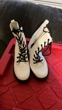 Size 4 white boots