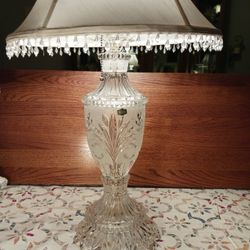 28 INCHES TALL  BEAUTIFUL VINTAGE, CRYSTAL LEAD LAMP THIS IS  made  OUT OF  3 DIFFERENT  Lamps  