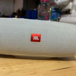 JBL CHARGE 4 Like new : White Color Beautiful 