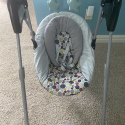 Graco Slim Spaces Compact Baby Swing