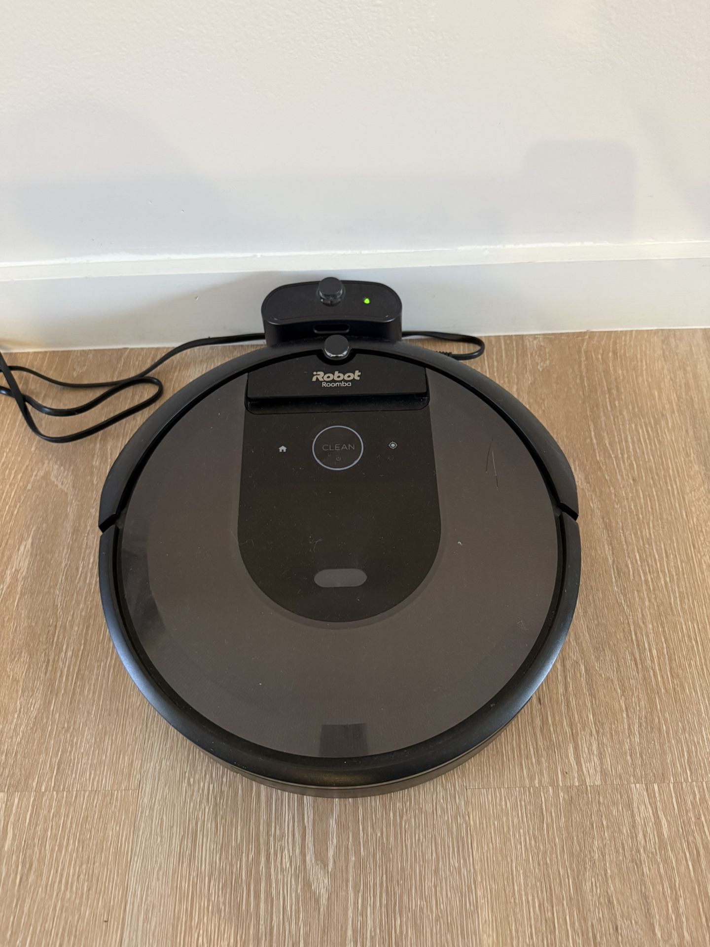 iRobot Roomba I7 like new, Barely Used!