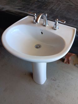 Sterling pedestal sink. Moen faucet