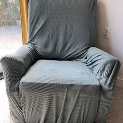 Cozy Recliner – Perfect Refurbishing Project! $20 - OBO 
