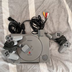 sony ps1 w 2 controllers (& ff8 disk 1)