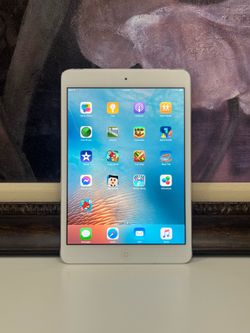 Apple iPad Mini 1st Gen White A1455 64GB Tablet 7.9" iOS 9 - $29