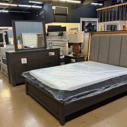 Queen Bedroom Set (no Mattress Included)🤩