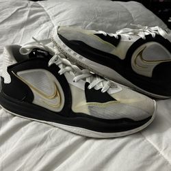 Nike Kyrie Low 5 White Black Gold Basketball Sneakers Men's Size 11.5