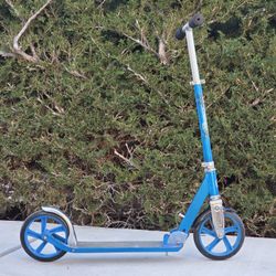 Razor A5 Lux 2 Wheel Kick Scooter - Blue: Aluminum Frame, Urethane Wheels, ABEC-5 Bearings
