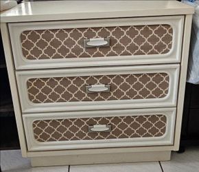Cajonera Madera 3 cajones. Dresser 3 drawers. Pre-owned. Good Condition