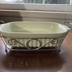 Vintage 1983 FTDA Pfaltzgraff 32-oz. Gold Baking Dish With Metal Carrier Used