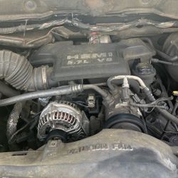 5.7 Hemi Engine 