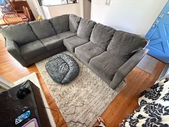 Free Living Spaces Couch