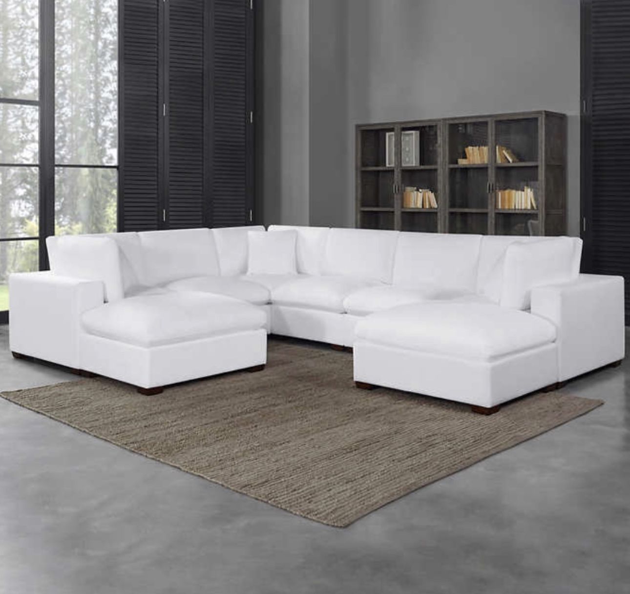 New In Box Large White Sectional Sofa With 2 Ottoman’s