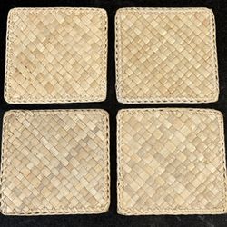 🟫 Set of 4 Weaved Wicker Square Coasters, Light Beige Color (brand new)