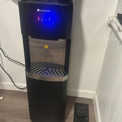 Hot Cold water dispenser, self cleaning