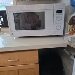GE Microwave Oven.  Brand New