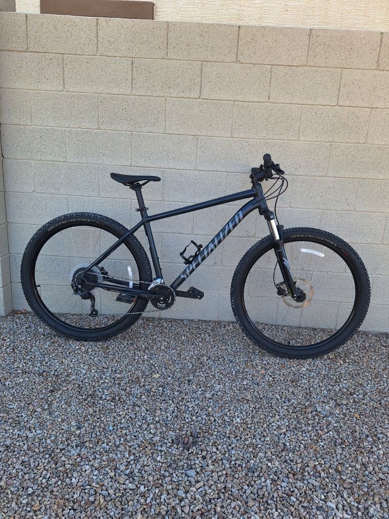 SPECIALIZED ROCKHOPPER SPORT 29 ER MOUNTAIN BIKE LIKE NEW ( CHECK MY OTHER BIKES)