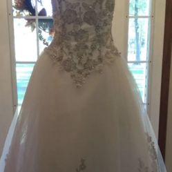 Wedding dress 