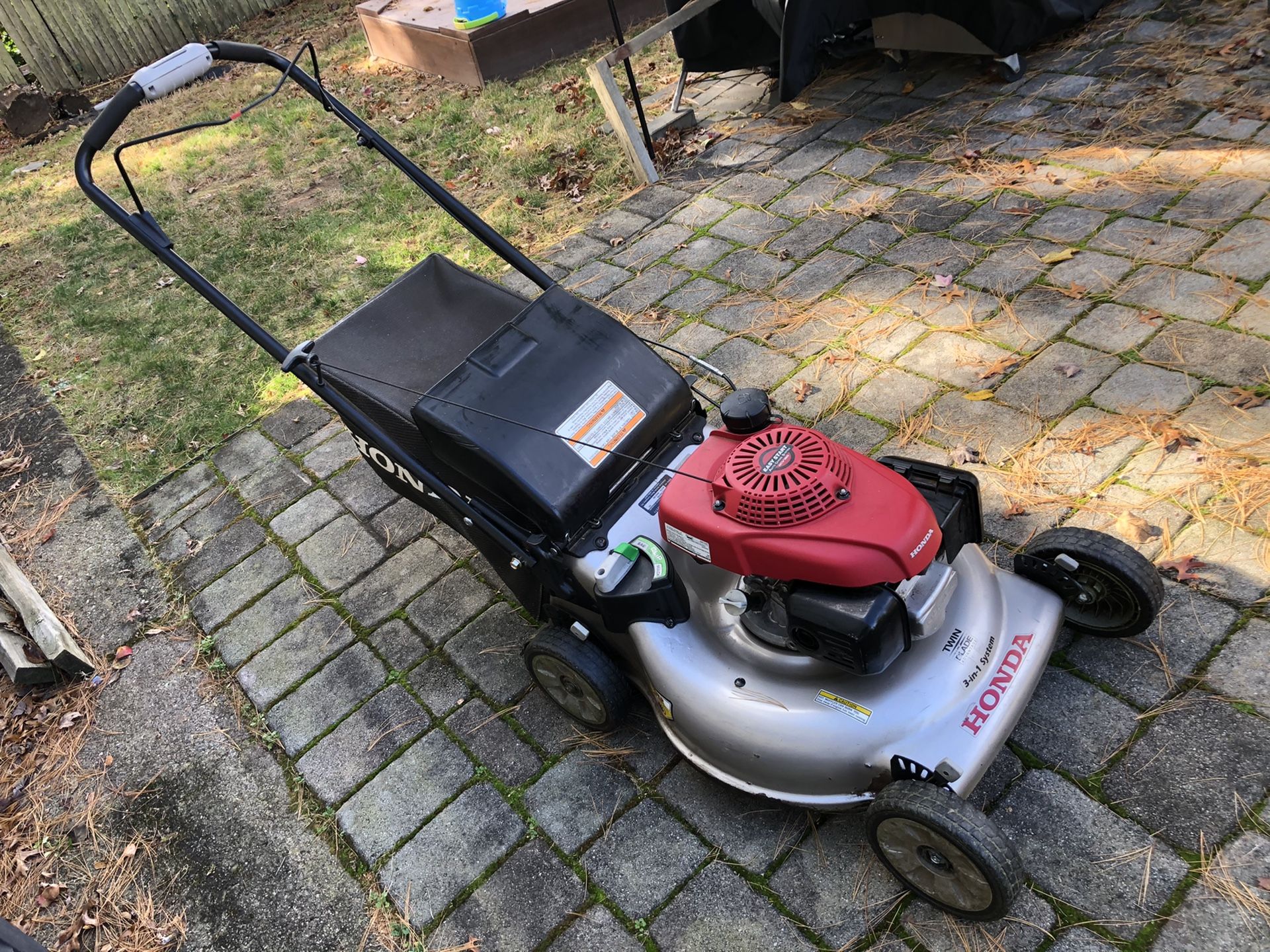 Honda dual blade lawnmower