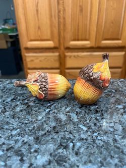 Vintage Ceramic Acorn Pair of Salt and Pepper shakers.  Size approximately 3 inches the tallest.  Brand new with stickers n the bottom. .  There are n