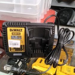 DEWALT 12V/20V MAX LITHIUM ION CHARGER 