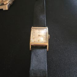 Elgin De Luxe 14k Gold Tank Watch 