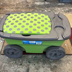 SUNCAST GARDEN SCOOTER, pull strap and removable kneepad