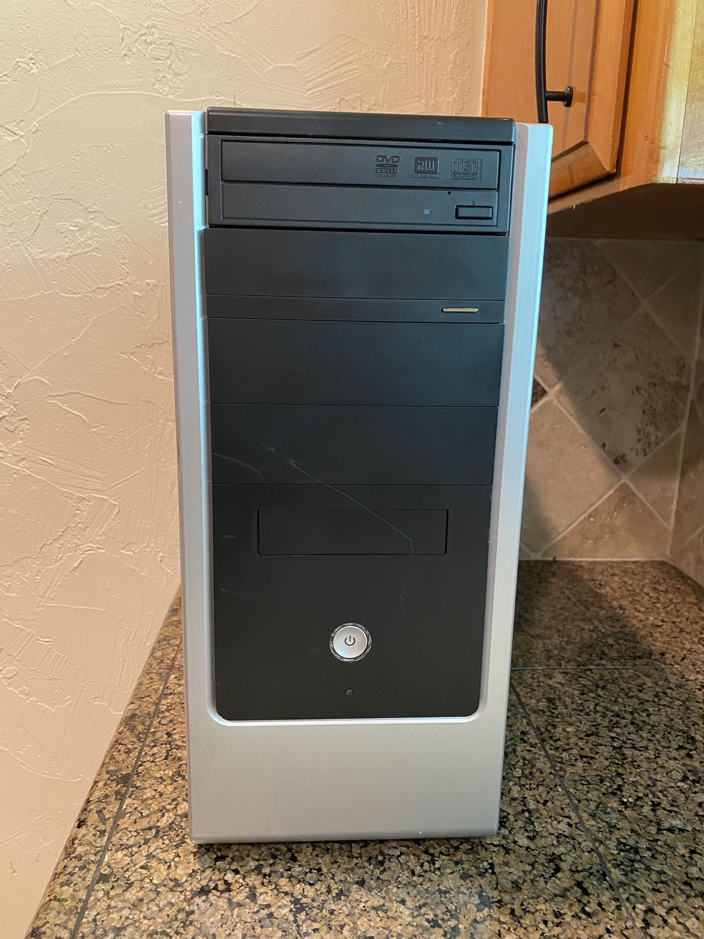 Dell 660 Custom Tower with 1 GB Graphics 256 GB SSD and HDMI