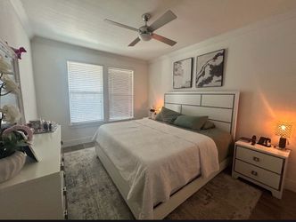 King size bedroom