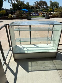 Display Case White 3 shelf