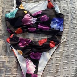  BLACK WITH FLORAL PATTERN BIKINI SET SIZE S